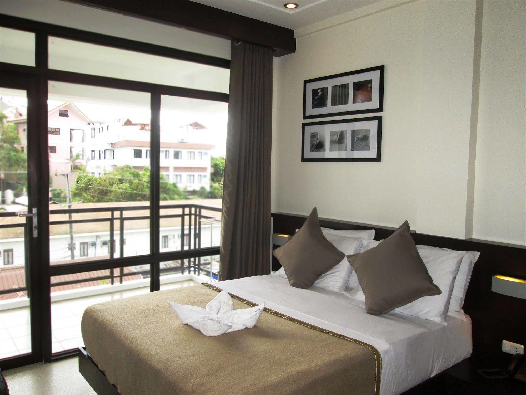 Balabag  One Crescent Place Hotel מראה חיצוני תמונה
