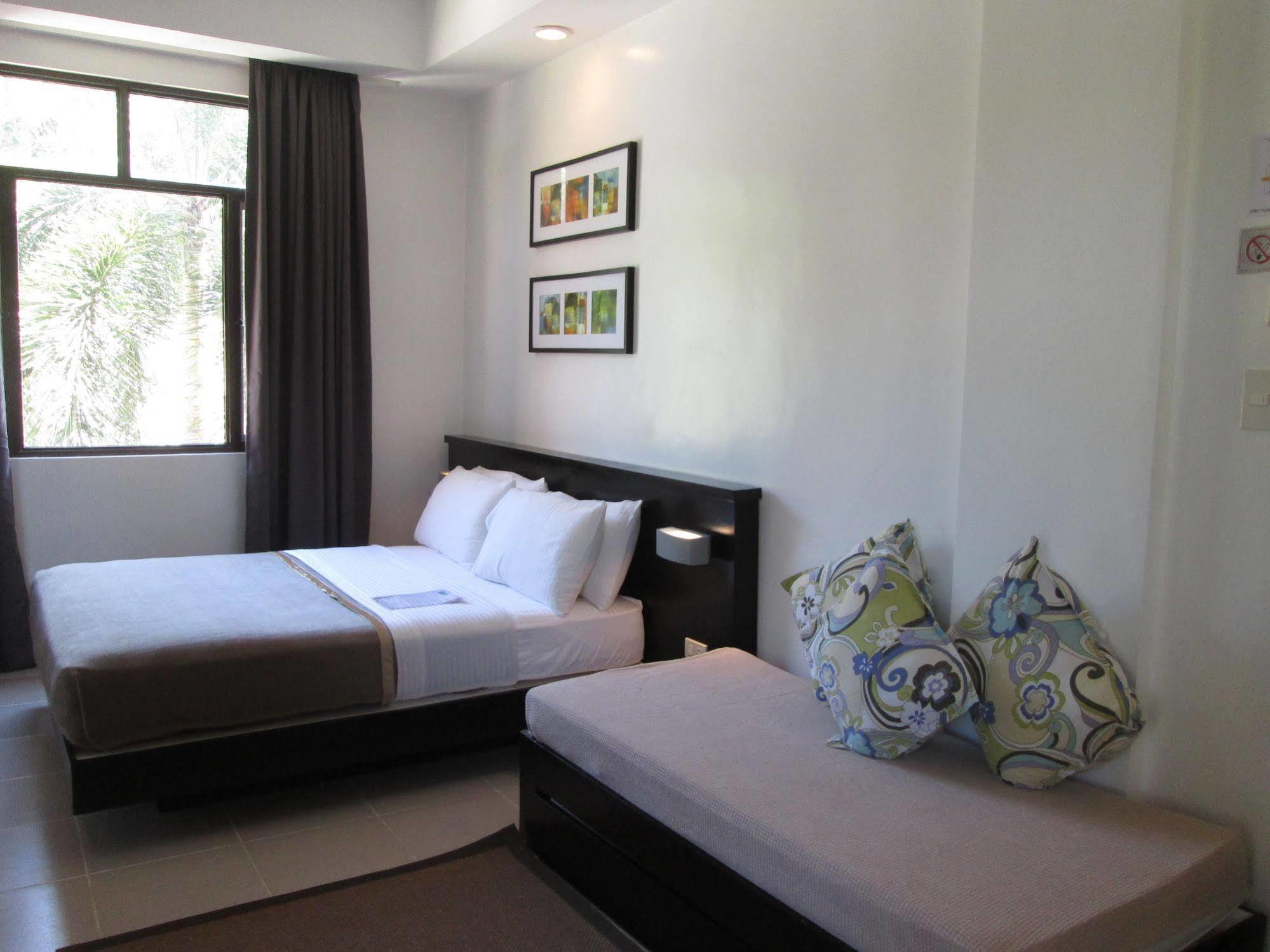 Balabag  One Crescent Place Hotel מראה חיצוני תמונה