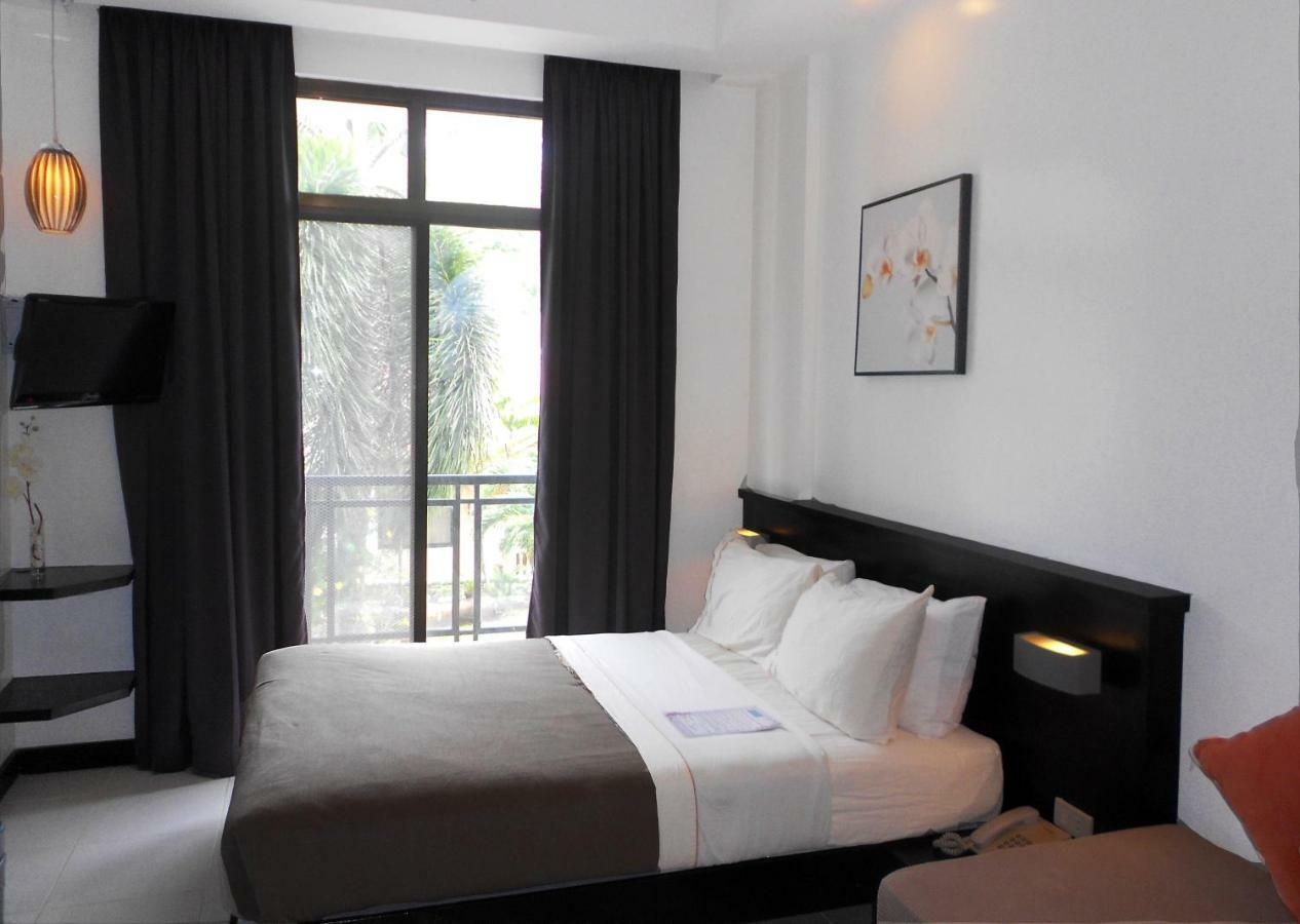 Balabag  One Crescent Place Hotel מראה חיצוני תמונה