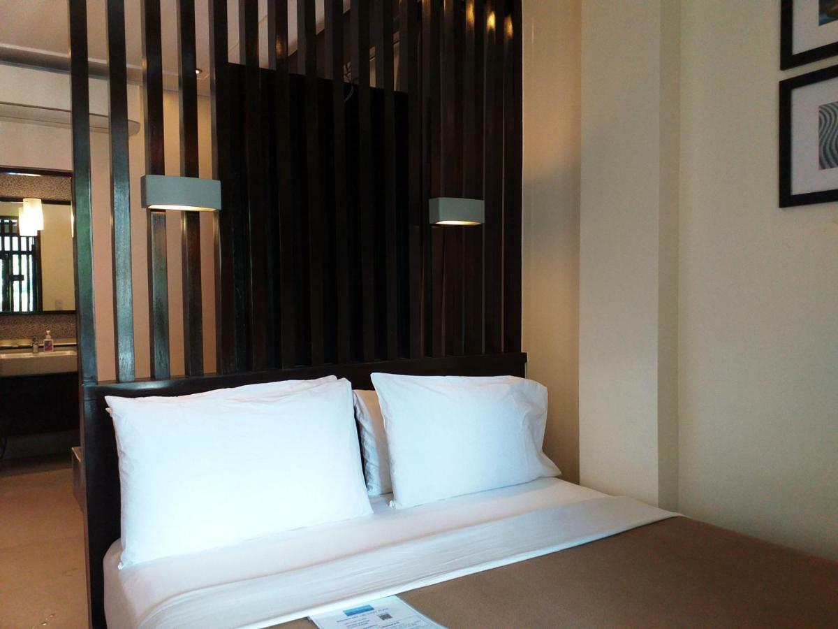Balabag  One Crescent Place Hotel מראה חיצוני תמונה