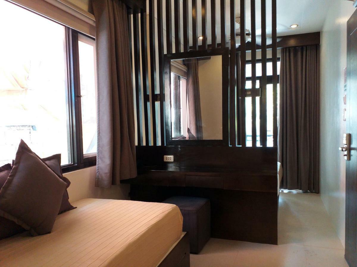 Balabag  One Crescent Place Hotel מראה חיצוני תמונה