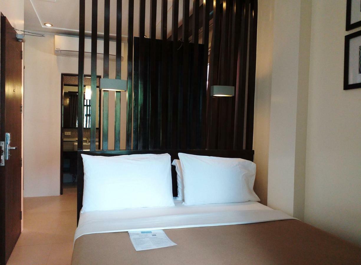 Balabag  One Crescent Place Hotel מראה חיצוני תמונה