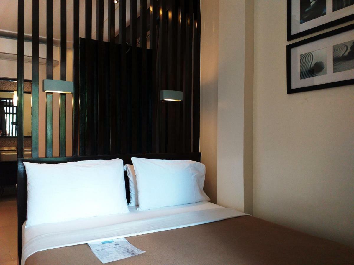 Balabag  One Crescent Place Hotel מראה חיצוני תמונה