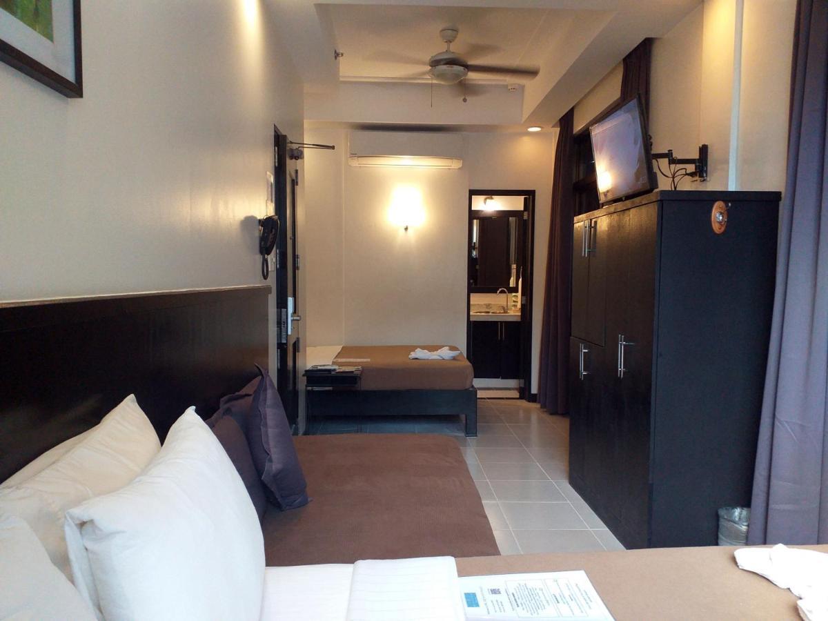Balabag  One Crescent Place Hotel מראה חיצוני תמונה
