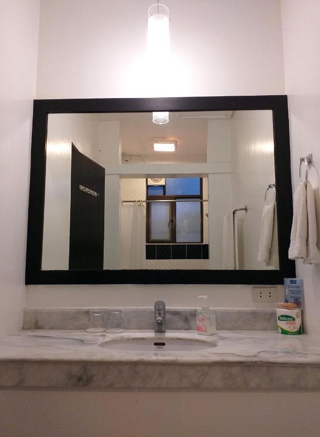 Balabag  One Crescent Place Hotel מראה חיצוני תמונה